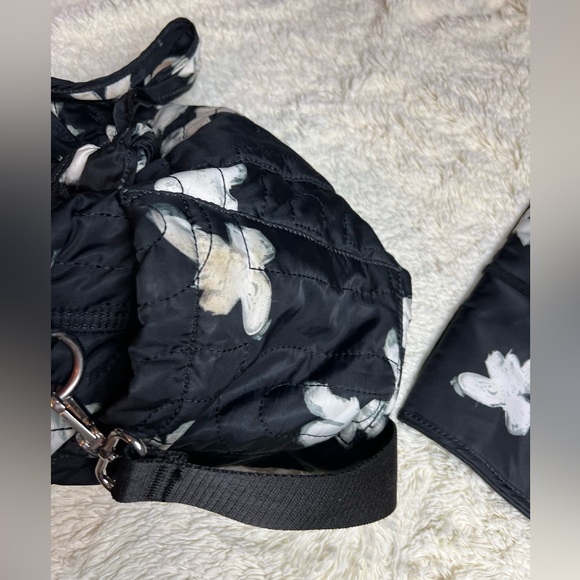 Marc Jacob’s black floral diaper bag with changing pad. - Picture 9 of 16
